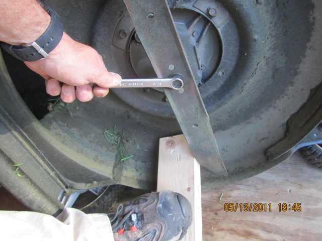 How to Change A Lawnmower Blade - Concord Carpenter