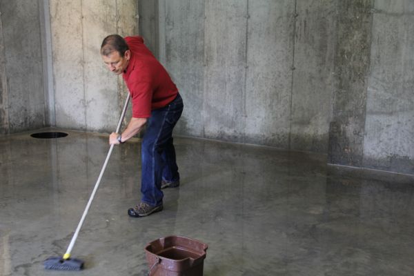 How to Apply Epoxy Paint to a Workshop Floor